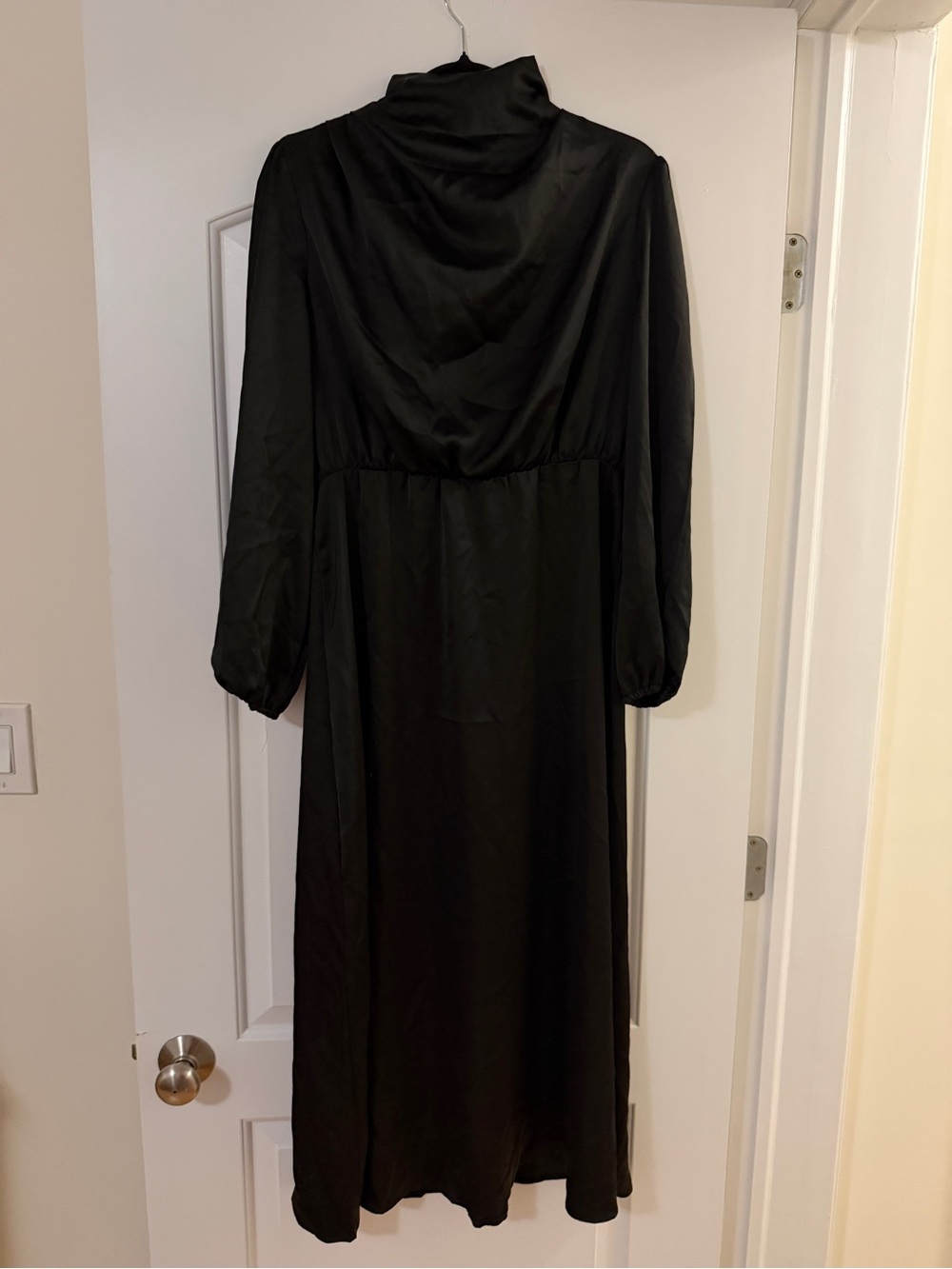 Boutique dress Black Long Sleeve Midi Dress